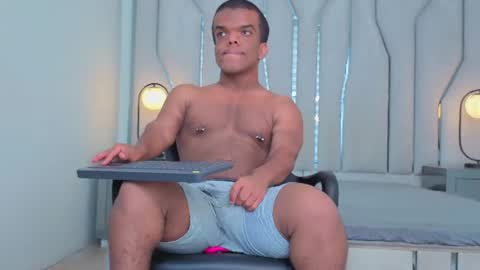 charlie_walkerr online show from June 18, 7:19 pm