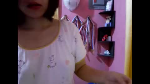 Sweetieeche online show from April 12, 8:29 am