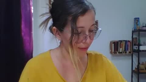 Snapshot of charlot_ponze chatting on October 21, 7:17 pm charlott online show from October 21, 7:17 pm