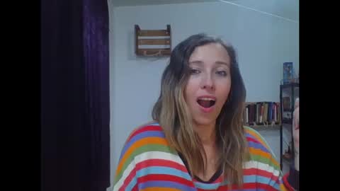 Snapshot of charlot_ponze chatting on October 9, 11:43 pm charlott online show from October 9, 11:43 pm