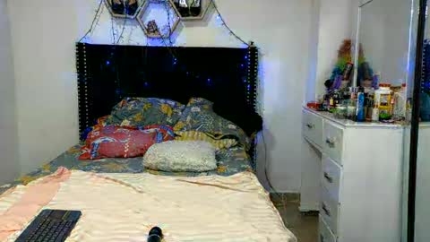 charlotte_027 online show from June 20, 9:15 am