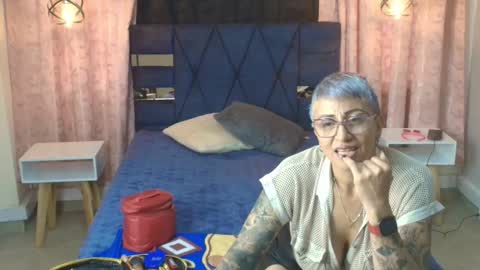 CHARLOTTE GRAY online show from December 5, 9:56 pm