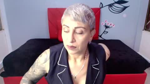 CHARLOTTE GRAY online show from November 11, 1:02 pm