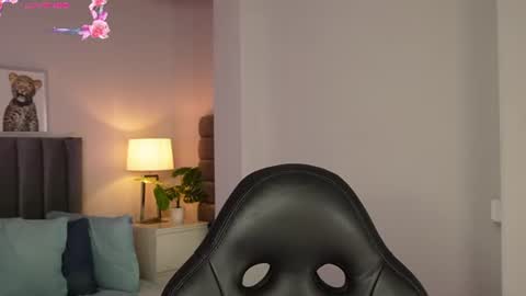 charlotte  grey online show from July 25, 8:18 pm
