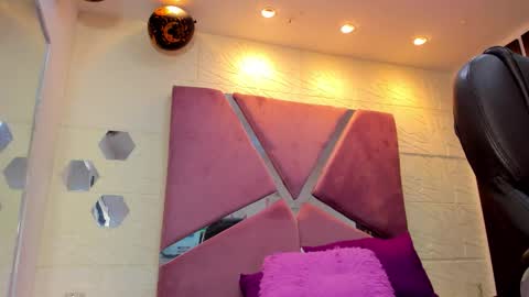 Charlotte Icee online show from November 6, 4:54 pm