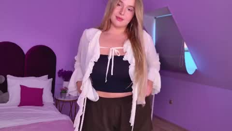 charlotteatwood online show from August 2, 4:09 pm