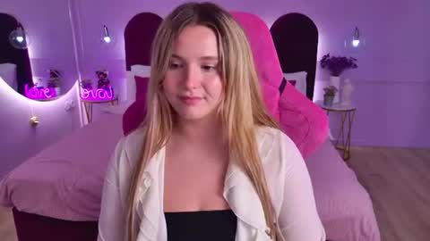 charlotteatwood online show from July 30, 9:15 pm
