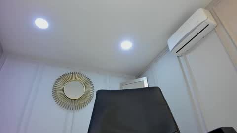 charlottebrownn_ online show from November 29, 5:26 am