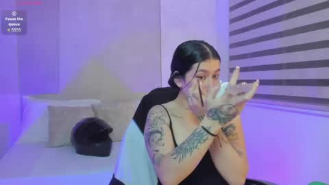 Charlottee online show from May 22, 2:29 am