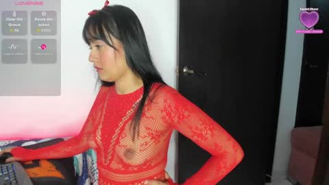 charlottekiss99 online show from May 21, 2:45 pm