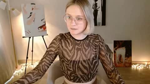 Snapshot of charming_beauty chatting on September 29, 6:23 am Michelle online show from September 29, 6:23 am