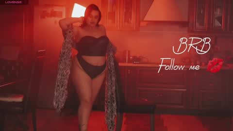 insta  online show from January 12, 8:47 pm