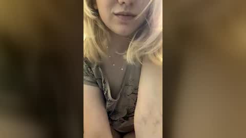 chatonblanchexx online show from July 5, 6:59 pm