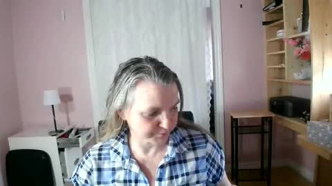 chealsiek online show from April 29, 5:18 pm