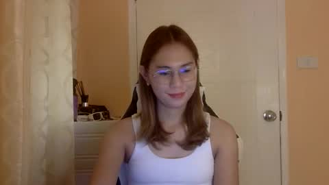 chelly4u69 online show from December 3, 5:30 am