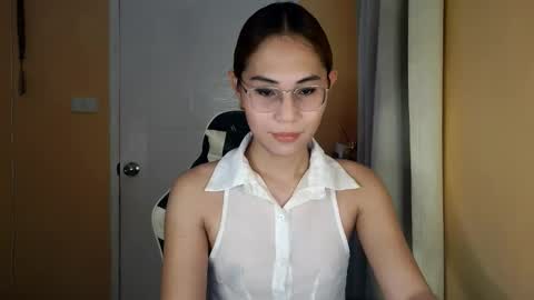 chelly4u69 online show from March 22, 10:47 pm