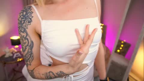 Ami online show from April 27, 1:52 pm