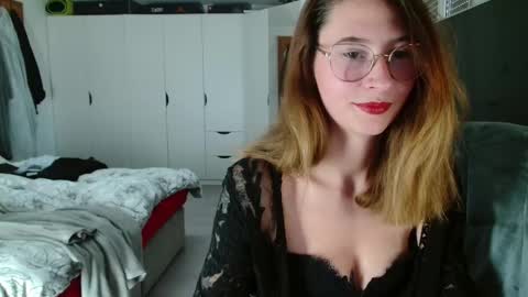 Leonie online show from February 24, 2:42 pm