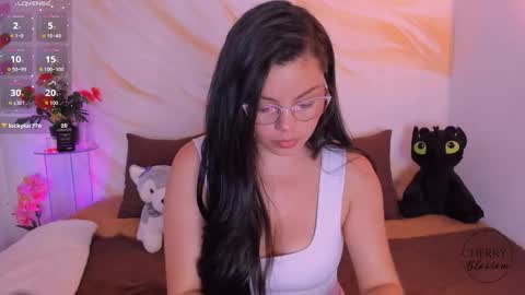 cherryblossomm1 online show from March 11, 2:47 am