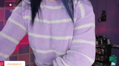  dayis independent model  online show from July 25, 2:42 am
