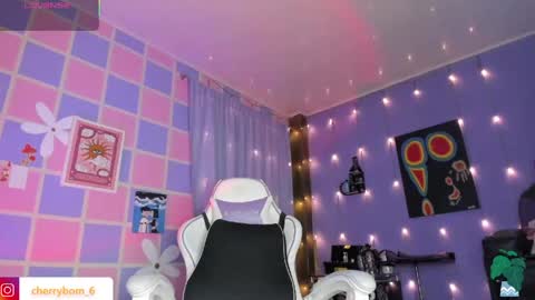  dayis independent model  online show from May 3, 3:12 am