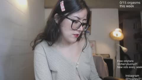 Sarah Prez online show from May 4, 5:14 am