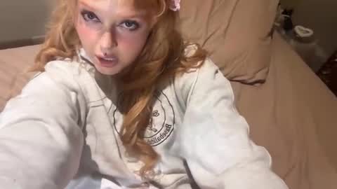 cherrykitten11 online show from June 27, 4:51 am