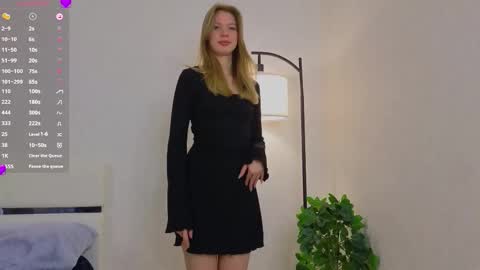 Loise online show from March 10, 5:39 pm