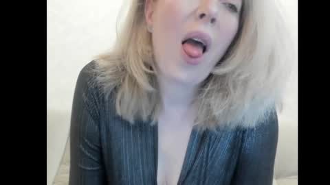 Snapshot of chicafortuna chatting on October 22, 3:31 am NBFG online show from October 22, 3:31 am
