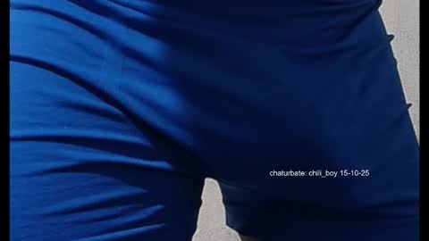 chili_boy online show from October 15, 7:10 am