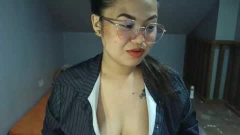 Hotmami online show from January 9, 11:49 am