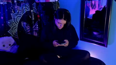 Chloeallennn  online show from April 24, 12:51 pm