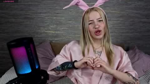 Chloe online show from June 2, 5:42 am