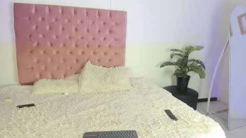 chloe and leider online show from March 18, 12:55 pm