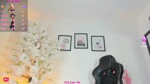 chloe_cooperr online show from June 17, 6:18 am