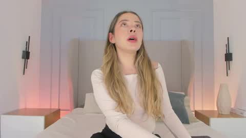 Chloe online show from June 9, 7:02 pm