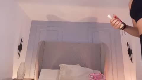 Chloe online show from July 4, 1:04 pm