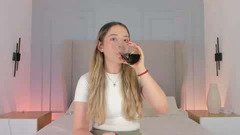 Chloe online show from June 16, 7:51 pm
