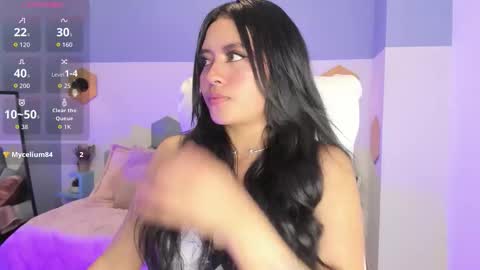 Chloe online show from November 7, 6:32 pm