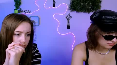 chloe_ley online show from July 28, 9:40 am