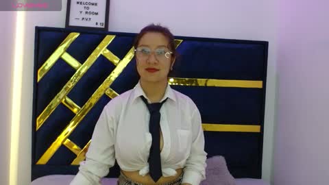 Chloe online show from November 12, 1:02 pm