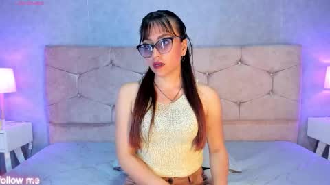 chloe_miiler online show from March 11, 2:20 pm