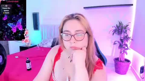 chloe_prg online show from July 28, 9:47 pm