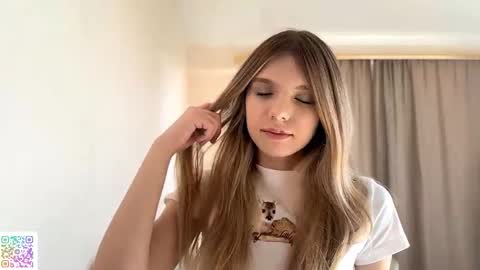 Snapshot of chloe_show chatting on October 17, 11:25 am hloe online show from October 17, 11:25 am
