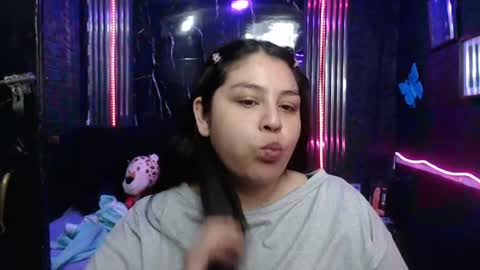 chloe_smith5 online show from May 4, 1:17 pm