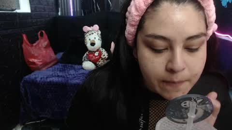 chloe_smith5 online show from June 26, 1:27 pm