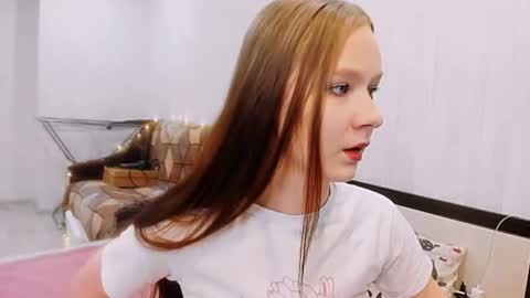 Chloe online show from December 22, 3:19 pm