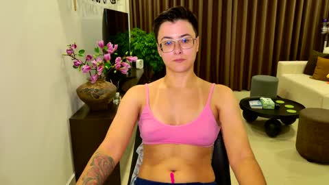 Eva and Sandra online show from May 4, 4:02 pm