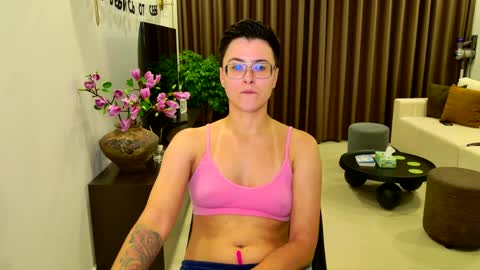 Eva and Sandra online show from May 5, 9:53 pm
