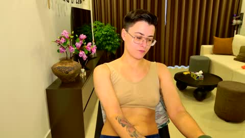 Eva and Sandra online show from April 21, 8:21 am